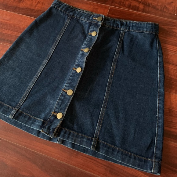 Mini button jean skirt - Picture 4 of 5